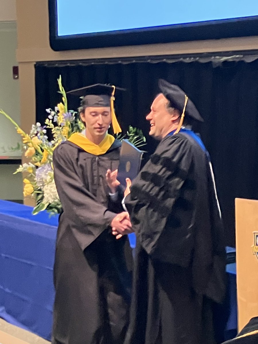 DmitriErmolenko's tweet image. Congratulations to two brilliant undergraduate students from our lab, Angela Browning and Garrett Maslyar, who graduated today with Biochemistry Major! their lab mentor @TomOssevoort  came to greet them.
