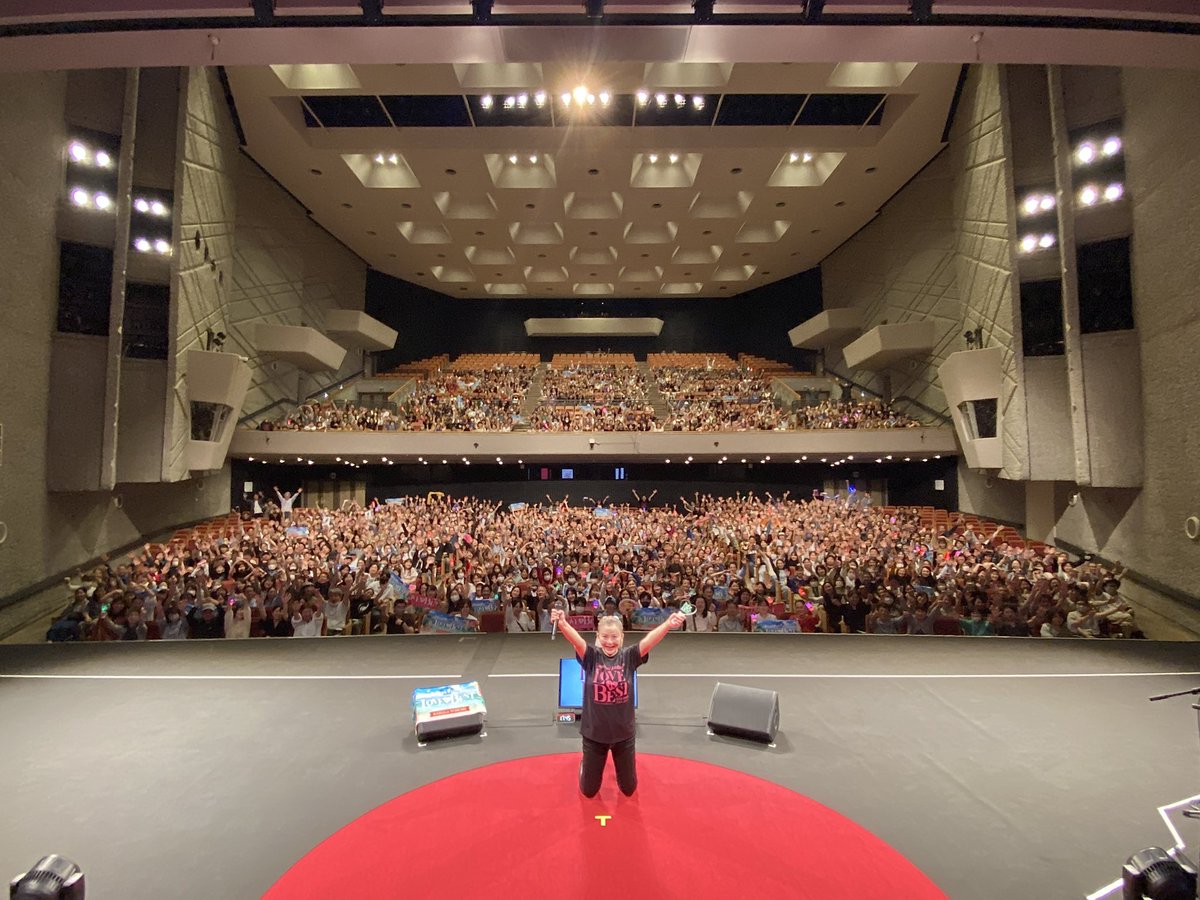 熊本公演にお越しくださった皆様方と記念撮影💓
幸せなひとときでした🥹⭐️
こんなに沢山の優しい皆様から沢山の愛情を頂きました🥹🙏❤️
ありがとうございました
#華原朋美　#全国ツアー　#熊本　　#コンサート　#loveisbest_tk