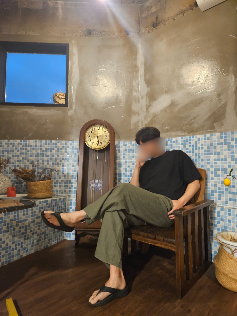 발 존나 크게 나왔음 
발충들한테는 ㅈㄴ좋겠지? ㅋㅋㅋㅋ
맘에 드는 새끼들은 리트윗 ㄱㄱ 
#ㄱㅇ #게이 #남자발 #풋돔 #풋섭 #gay
#gayfeet #malefeet