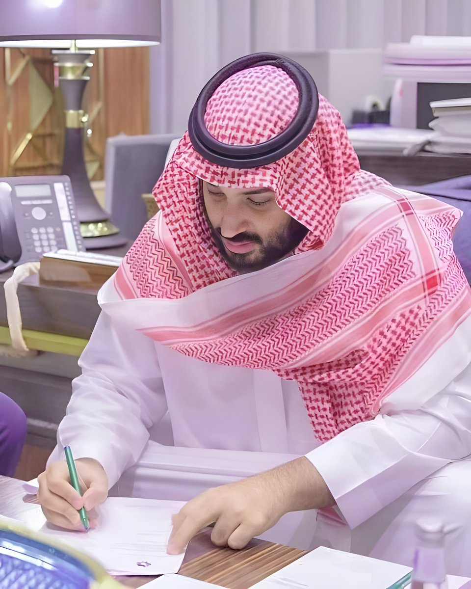#محمد_بن_سلمان 
إصلاحات مستمرة، ومنجزات متنوعة، ومبادرات مبدعة تسابق الزمن، اقتصاد ينمو بوتيرة متسارعة  ونمط حياة مستدام يسعى إلى تحقيق جودة الحياة، ومشروعات تصون هوية الوطن في كل جوانبها.
حفظك الله قائدنا المحبوب #محمد_بن_سلمان