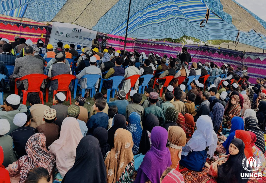 UNHCRAfg's tweet photo. Funded by @isdb_group #AHTF & @SaudiFund_Dev, the foundation stone was laid for an 8-classroom school in Kunduz for 475 students from returnee & displaced families.
"This school is a light in our community. Our children will no longer sit under the sun," said a community elder. https://t.co/QDTwFYCDSF