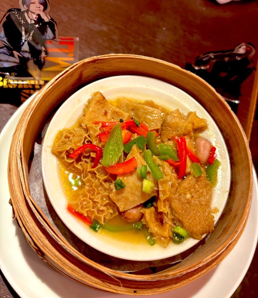 横浜の中華街に来たのでりゅういちさんが食文化遺産で食べてた小籠包のお店にきてみた🥟
おいしかった🩷😋✨

でもす…っごくおなかいっぱいすぎてぱんぱん！🐷