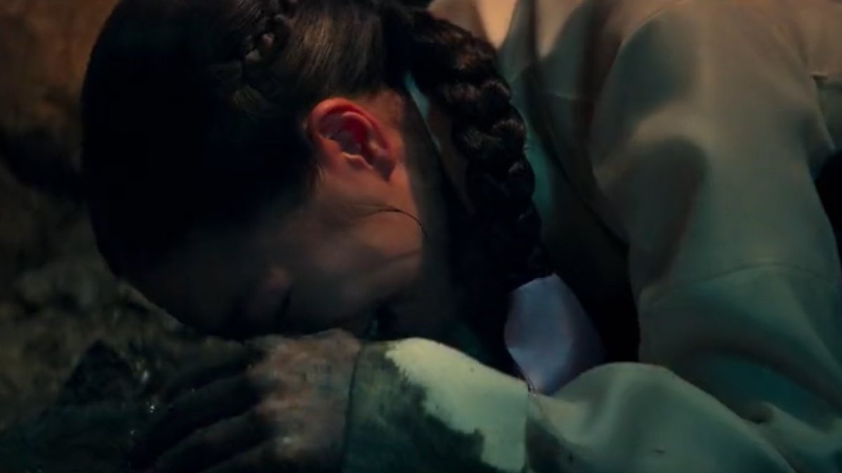 loverdramas's tweet photo. 탄금 결말에 대한 단상
영제가 ‘Dear Hongrang’인데 씨종에 액받이에 부적까지 평생 지울 수 없는 학대를 당한 홍랑의 유일한 바람 ‘그저 사람으로 사는 것’을 찾아주고 자신조차 역겨워한 홍랑이 더는 아프지 않길 바란 재이의 ‘안녕’을 그린 작품 같음 살아도 죽은 이들을 진정 살게 하는 이야기 . . https://t.co/jxYiRFOGmA