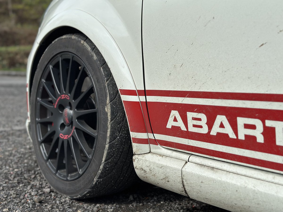 ラリーカーっぽいテクスチャを加えてみた(違
#abarth #puntoevo