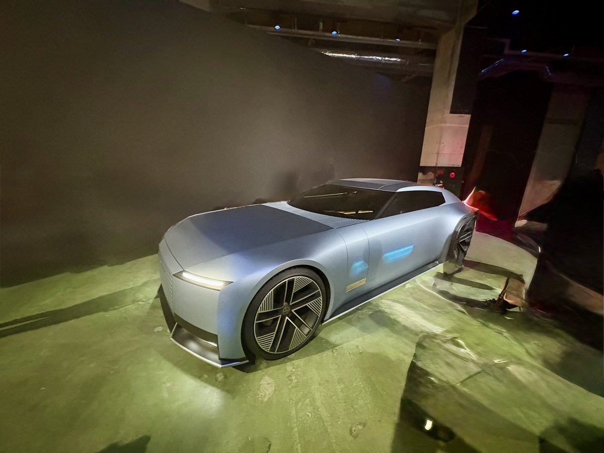 Type 00 by <a href="/Jaguar/">Jaguar</a> at launch event in Tokyo. Striking concept car!