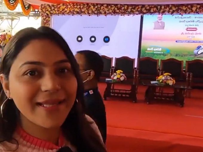 பாகிஸ்தானுக்கு உளவு பாத்ததாக ஒரு சங்கி கூட்டமே மாட்டிருக்கு. 
சங்கிகள், Godi மீடியா எல்லாரும் நவ துவாரத்தையும் பொத்திட்டு இருப்பானுங்க..

தேச பற்றுன்னா நாட்டை காட்டி கொடுக்குறதுதான்னு சொல்லுவானுங்க இந்த சங்கிக.💦