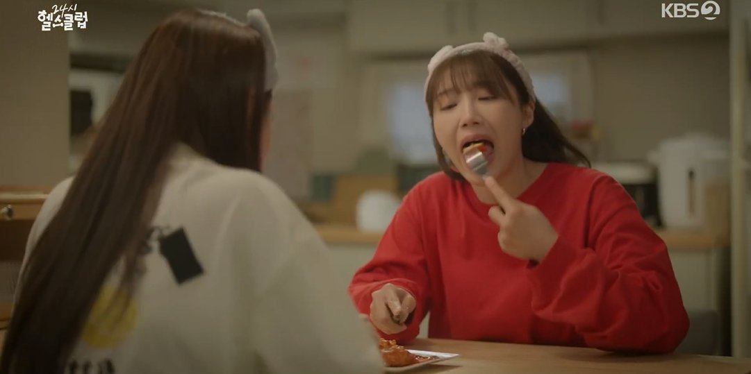 Asaerom's tweet photo. 24시 헬스클럽에서 정은지 먹는 거, 제로통살 국물떡볶이맛! 
나도 원래 먹던 건데 떡볶이맛은 진짜 한끼통살이 넘사벽임.정은지가 먹는 이유 있음. 🌝

한끼통살 닭가슴살
https://t.co/QDLV0oJPpw

#정은지 #닭가슴살 #제로통살 #한끼통살 https://t.co/LubKf6frrR