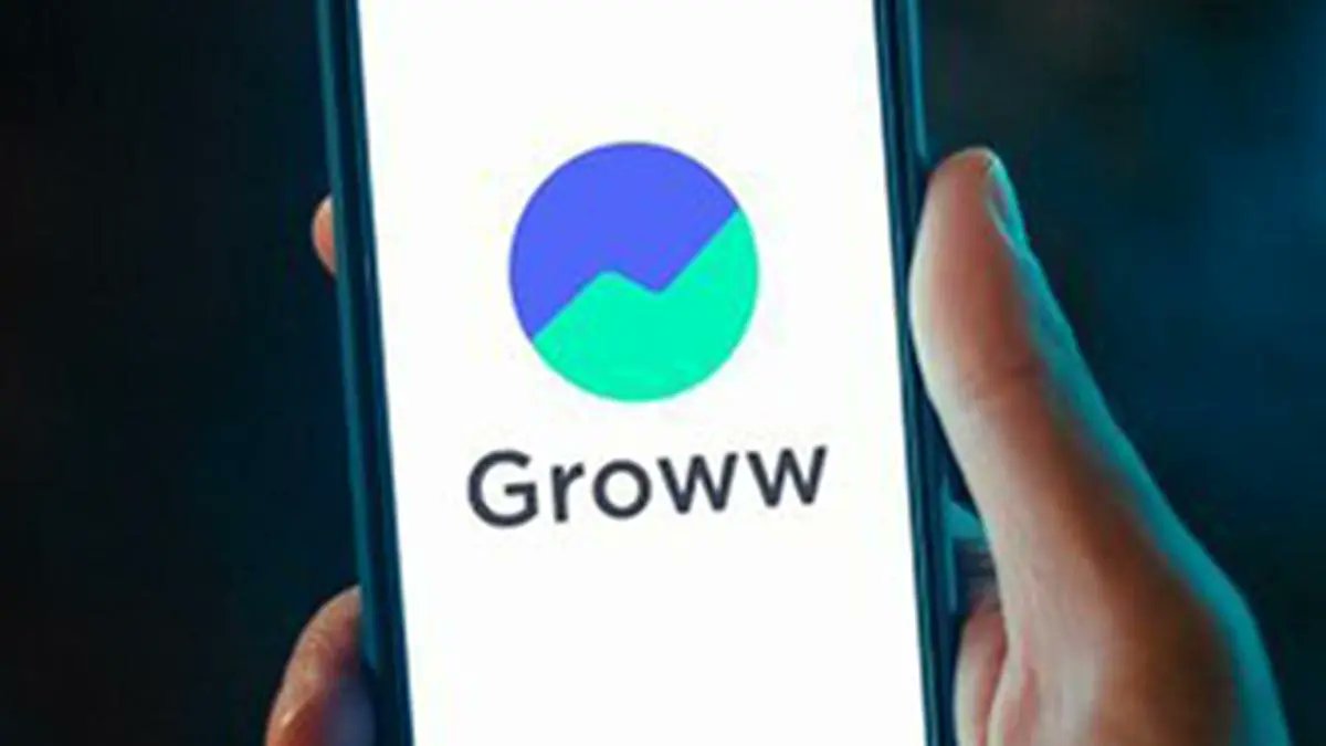 startupexitsind's tweet photo. 🚨 Groww just made a power move!
➡️The 💰$7B unicorn is acquiring FISDOM for $150M in cash—just before filing for a $1B IPO.
➡️This boosts Groww’s wealth management play, giving it access to 1M+ users & 15+ bank tie-ups via Fisdom.
#Groww #Fisdom #Fintech #IPO https://t.co/AtQ7TRytKe