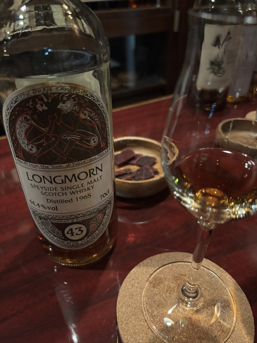 masaemonnn's tweet image. 父の還暦祝いでプレゼント

めちゃくちゃ美味すぎる。
43年もの。
#LONGMORN