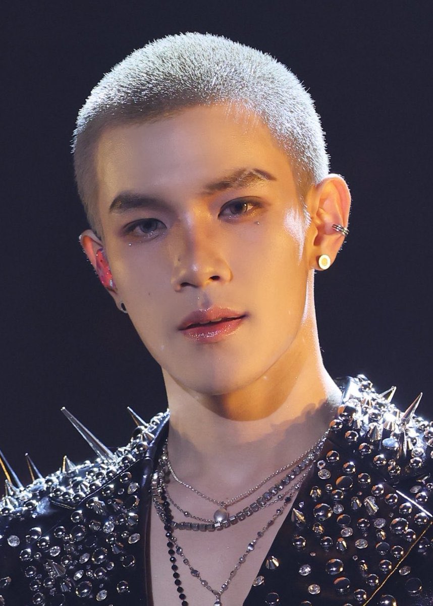 Momay2609's tweet image. คิ้วส่งตา ตาส่งปาก ปากส่งจมูก จมูกส่งหน้า หน้าส่งผม ผมส่งชุด ชุดส่งคนมากกกก สวยกินคนไม่เกินจริง

FLY TO THE SKY WITH GEMFOT
#LOLFanFest2025D2  
#โฟร์ทณัฐวรรธน์ #Fourthnattawat