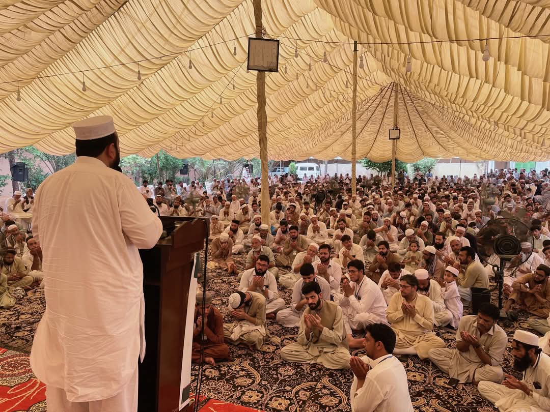 peshawar_ji's tweet photo. امیر جماعت اسلامی خیبرپختونخوا وسطی عبدالواسع مرکزاسلامی پشاور میں جماعت اسلامی پاکستان کے تحت پشاور اور چارسدہ کے لئے منعقدہ دوروزہ تربیتی اجتماع کے اختتامی سیشن کے موقع پرخطاب اور دعا کررہے ہیں۔ https://t.co/X6kdFNzVC8