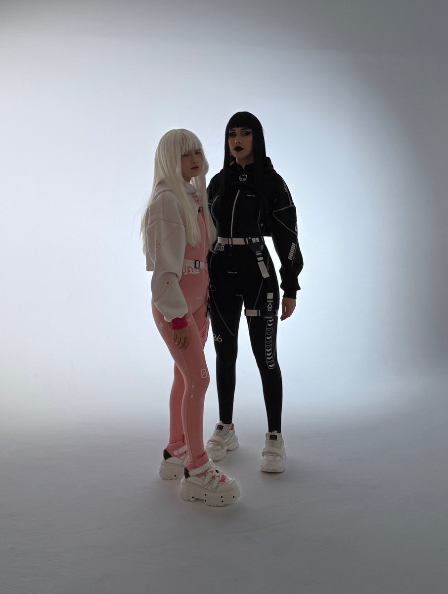 More backstage from the photoshoot for Moruhiko!