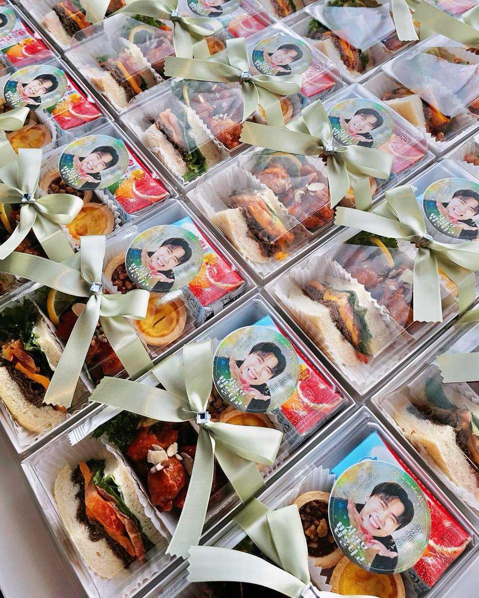 250518 
뮤지컬<사랑은 비를 타고>서포트☔️

종형이와 사비타 팀을 위해 따뜻한 식사 서포트를 준비했습니다!

앞으로 남은 공연도 행복하고 무사히 마무리되길 바랍니다!🫶🏻☔️

☘️종형의 사랑은 밥을 타고🍀

<a href="/__heart2__/">하투</a> 
<a href="/ding_tele/">FM</a>

#사랑은비를타고 #사비타 #DKZ #디케이지 #종형