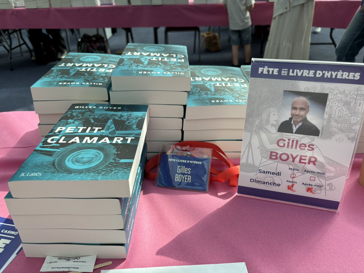 À la fête du livre d’Hyères qui grandit chaque année ! #FDLH2025