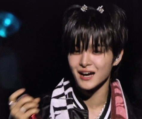 _hourlyjihoon's tweet image. #jihoon my rockstar cutie 🖤🎀