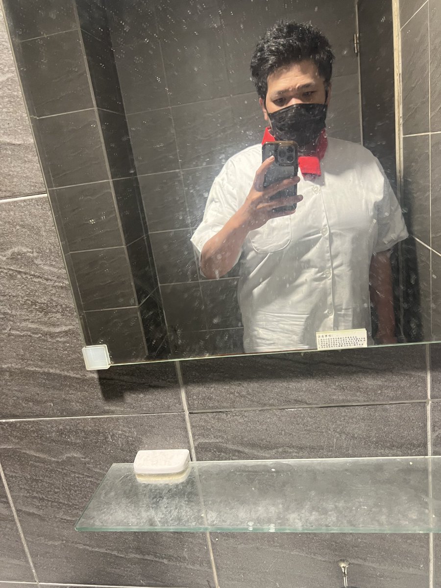 左邊👈是九年的前的我🤣
右邊👉是現在的我🤣

都是在同一家鐵板燒的變化好大😅😅