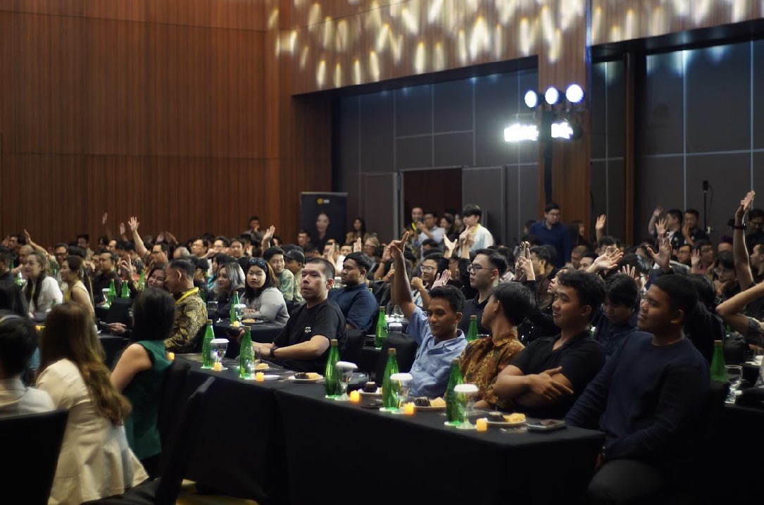 aiwayworld's tweet photo. 🔥 Massive thanks to everyone who joined the RWA Meetup on May 17 in Indonesia!

Co-hosted by ATT Global, Mobee Exchange, Sekuya, and CoinKami, the event brought together nearly 300+ high-net-worth Web3 investors and industry builders. Web3 vibes were strong!🚀—from deep dives into RWA and blockchain-powered advertising, to celebrating ATT Global’s growing impact in Indonesia 🇮🇩.

More coming soon — stay tuned! 🚀🌍