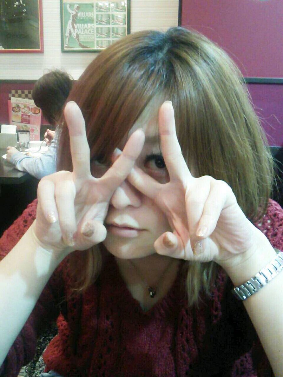 10年以上前の、若かりし頃の写真を配信でうつしてたら、かわいいかわいいファンアートを描いてくださったっち～～(⋈◍＞◡＜◍)。✧💗

てか痩せてるな～～～・・・