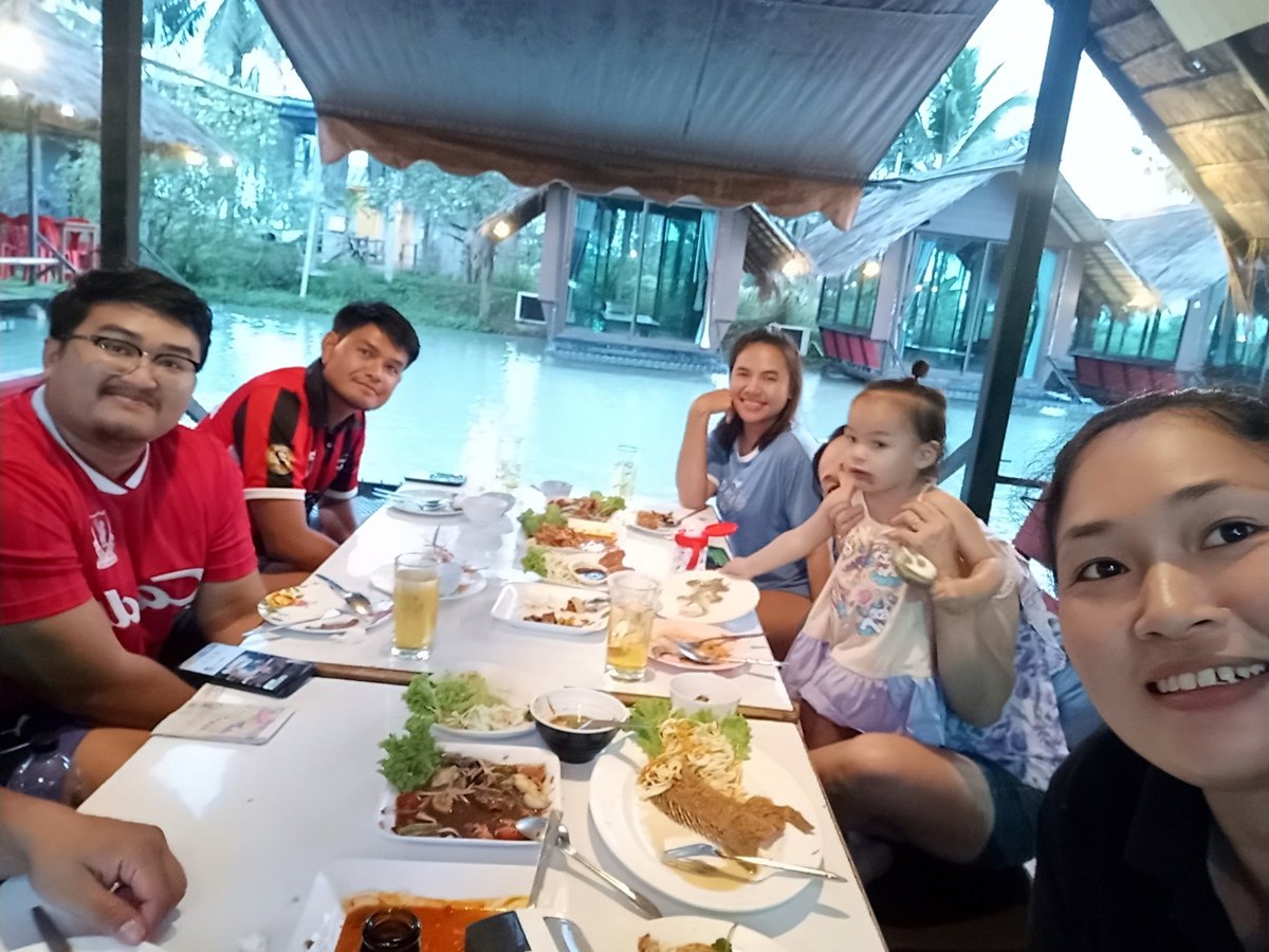 PThislun's tweet photo. ความสุข..ก็เหมือนกับ..การเดินทาง เจอที่ไม่ชอบก็แค่เดินผ่านมันไป
เจอที่สบายใจก็แวะเก็บความรู้สึกดีๆ แล้วชีวิต..จะมีความสุข❤️ https://t.co/tVWPja91qz