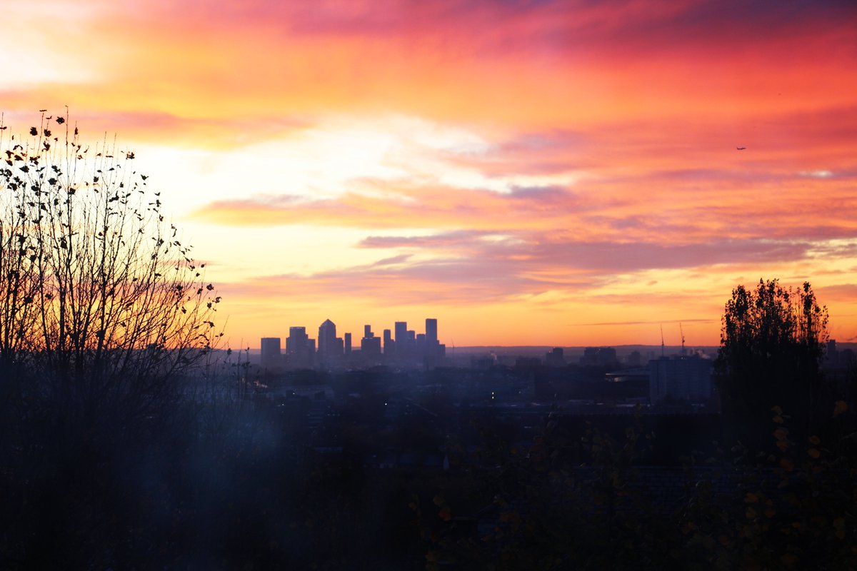 N19Matty's tweet image. Good Morning Campers
Sunrise in London during different periods of the Winter Season...