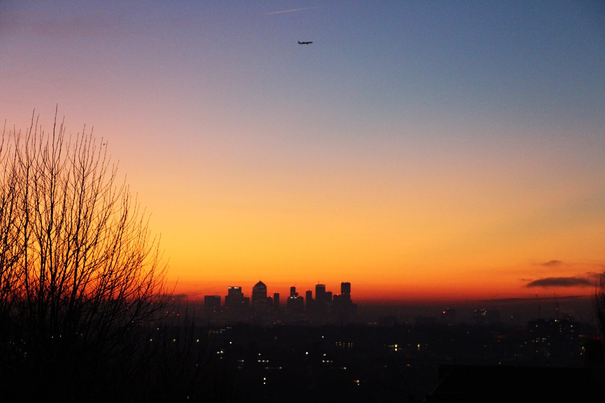 N19Matty's tweet image. Good Morning Campers
Sunrise in London during different periods of the Winter Season...