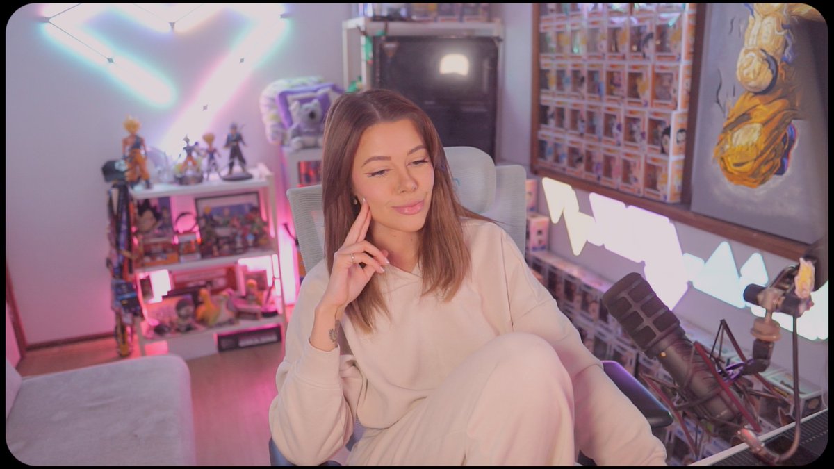 Yo is this thing on? 
LIVE ON TWITCH 
Trying out the new Apex Update for the first time 💀