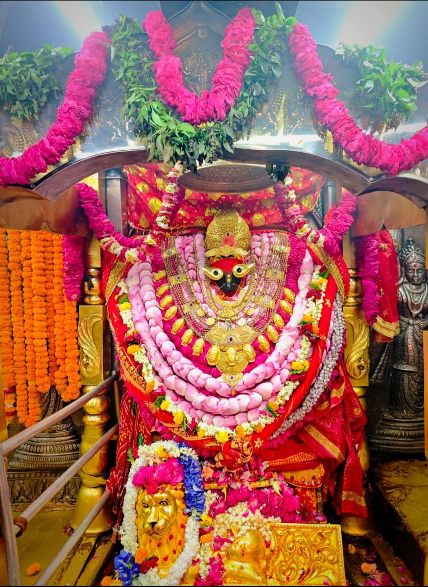 माँ विंध्यवासिनी, शक्ति की अधिष्ठात्री, माँ दुर्गा का वह रूप हैं जो विन्ध्याचल पर्वत पर विराजती हैं। जिनके दर्शन मात्र से भय, दुःख और संकट समाप्त हो जाते हैं। उनके आशीर्वाद से जीवन में नई ऊर्जा, साहस और सकारात्मकता का संचार होता है।

जय माँ विंध्यवासिनी!🙏🙏
सर्वमंगल मांगल्ये