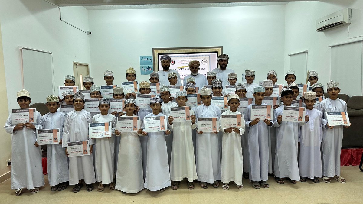 Certificates of Excellence are awarded to the champions of the months.
تكريم طلبة صفوف الخامس وطلبة الصف السادس ١ الحاصلين على لقب: "The Champion of the Month" خلال الفصل الدراسي الثاني.