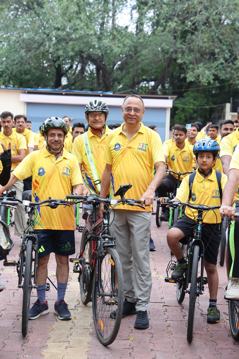 EXCISECGST's tweet image. Pre-GST Celebration: CGST &amp;amp; C.Ex. Indore has organized a Cyclothon on 18.05.2025 in coordination with FIT India Campaign 2025 under the supervision of Commissioner,CGST Indore. Departmental Officers, Staff &amp;amp; Trade Association members also participated.@cbic_india @cgstbhopalzone