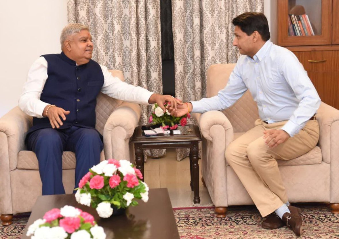 Deepender Singh Hooda (@deependershooda) on Twitter photo भारत के उप-राष्ट्रपति एवं राज्य सभा के सभापति माननीय श्री जगदीप धनखड़ जी को जन्मदिन की ढेरों बधाई एवं शुभकामनाएं।
मैं ईश्वर से आपके उत्तम स्वास्थ्य, दीर्घायु व यशस्वी जीवन की कामना करता हूं।
<a href="/VPIndia/">Vice-President of India</a> भारत के उप-राष्ट्रपति एवं राज्य सभा के सभापति माननीय श्री जगदीप धनखड़ जी को जन्मदिन की ढेरों बधाई एवं शुभकामनाएं।
मैं ईश्वर से आपके उत्तम स्वास्थ्य, दीर्घायु व यशस्वी जीवन की कामना करता हूं।
<a href="/VPIndia/">Vice-President of India</a>