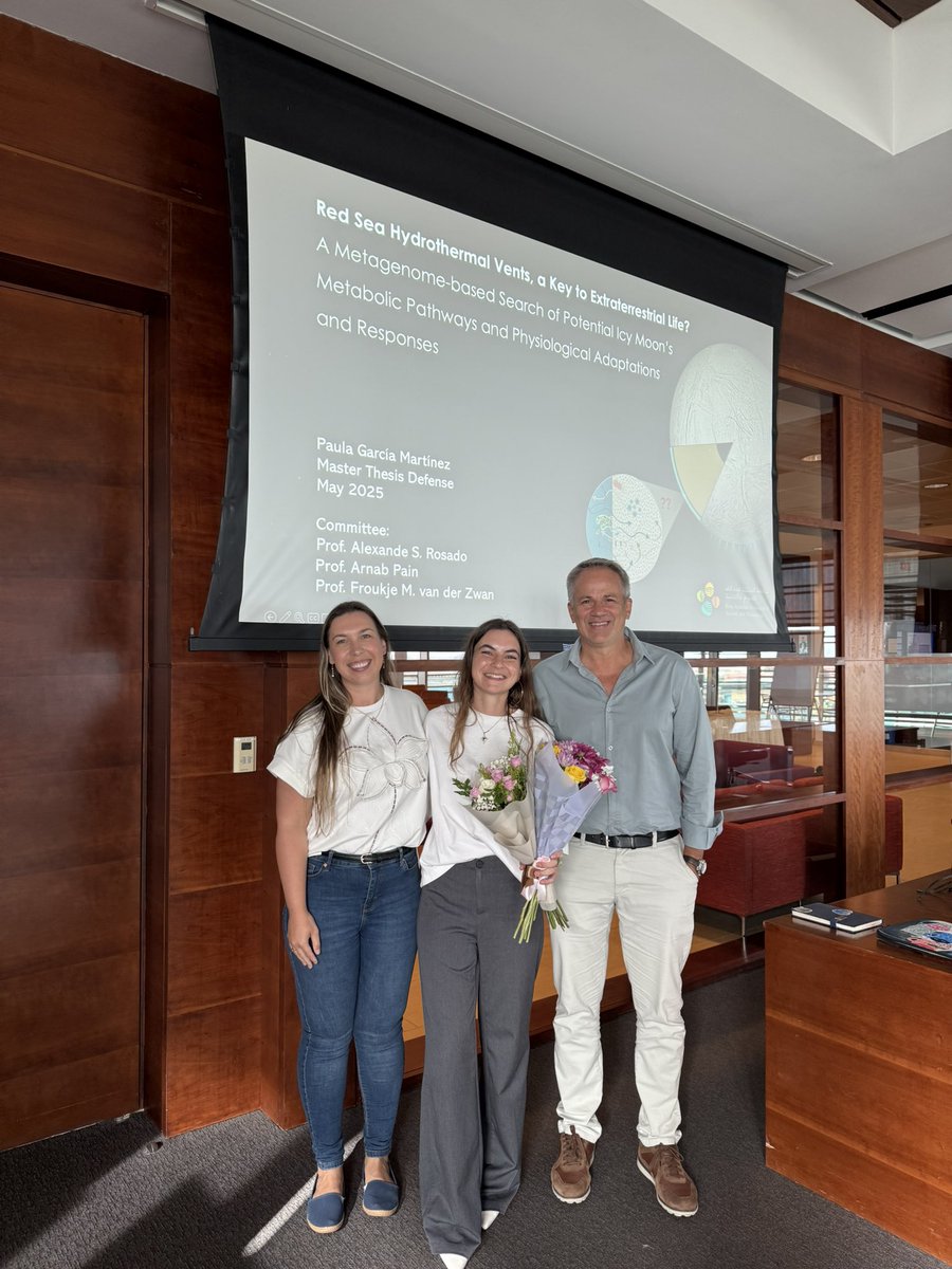 JuniaSchultz's tweet image. Paula (@Paulastrobio) also defended her Master thesis, and brilliantly presented the potential of the Red Sea hydrothermal vents as analogue to icy moons.
I am so proud of everything she accomplished last year! It was great to witness her growth, and happy to be part of it ✨