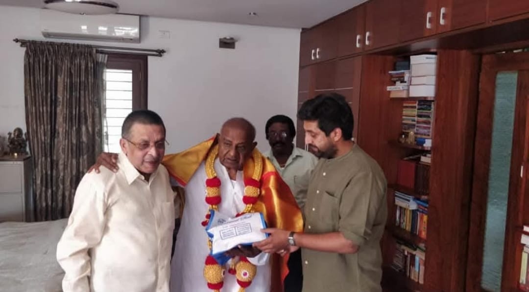 ನಾಡಿನ ಮುತ್ಸದಿ ರಾಜಕಾರಣಿ, ಮಾಜಿ ಪ್ರಧಾನಮಂತ್ರಿಗಳಾದ ಮಾನ್ಯ ಶ್ರೀ ಹೆಚ್.ಡಿ. ದೇವೇಗೌಡ ರವರಿಗೆ ಜನ್ಮದಿನದ ಹಾರ್ದಿಕ ಶುಭಾಶಯಗಳು. 

ದೇವರು ಅವರಿಗೆ ಉತ್ತಮ ಆರೋಗ್ಯ ಮತ್ತು ದೀರ್ಘಾಯುಷ್ಯ ನೀಡಿ ಆಶೀರ್ವದಿಸಲಿ ಎಂದು ಪ್ರಾರ್ಥಿಸುತ್ತೇನೆ.
<a href="/H_D_Devegowda/">H D Devegowda</a>