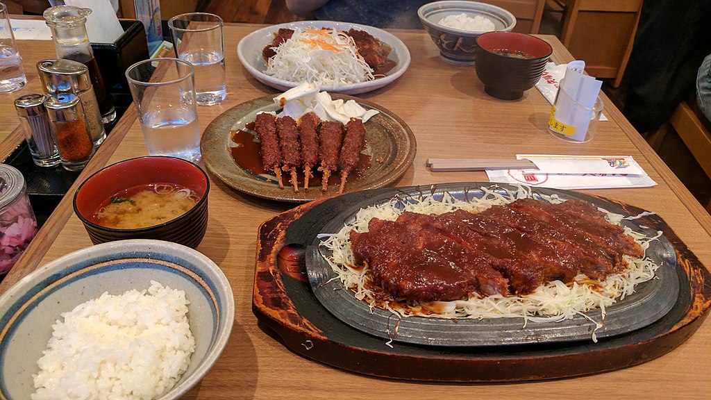 Miso Katsu and Yabaton likenagoya.com/?p=38275