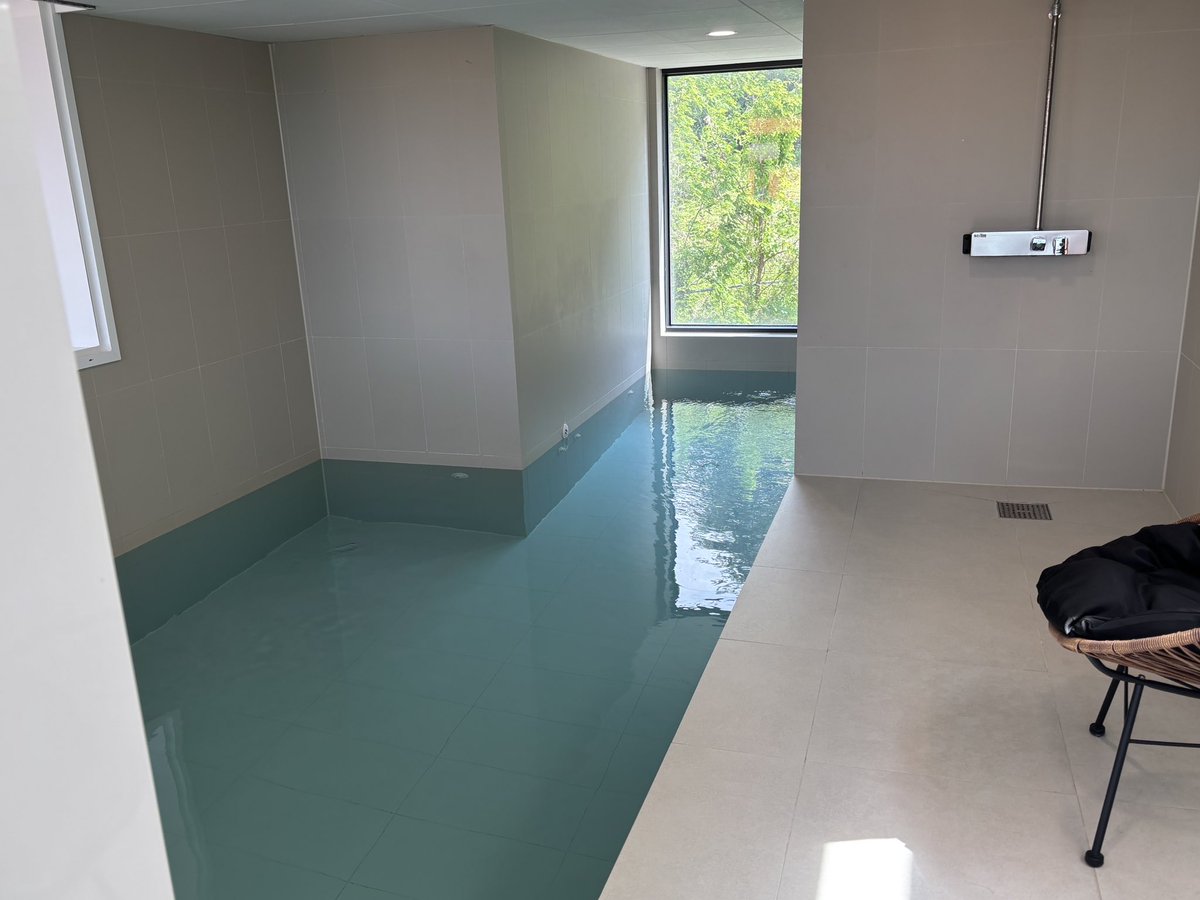 ugly__bunnny's tweet image. 우리 기장 숙소 진짜 에바임; 수영장 미쳣나 어제 물놀이만 5시간 넘게 한듯