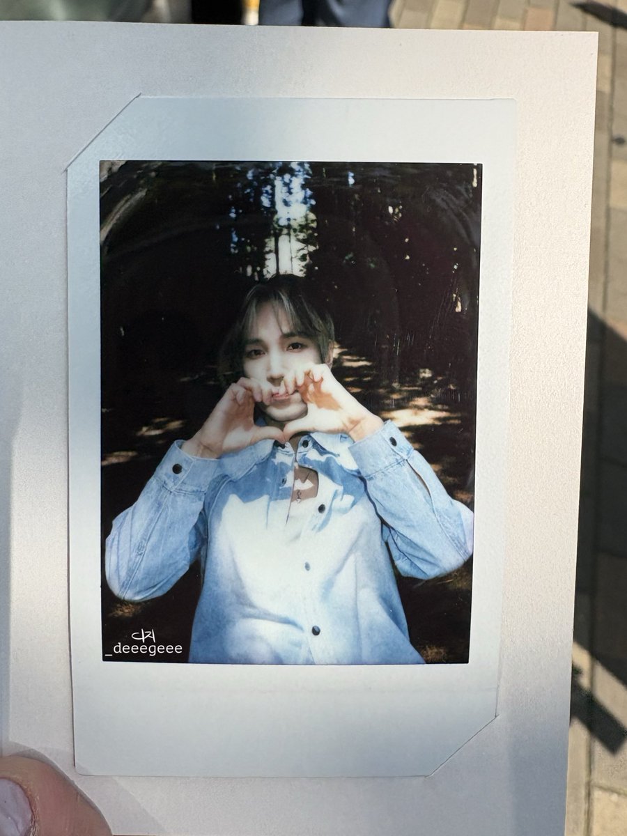 _deeegeee's tweet photo. 💜🥺 https://t.co/mBwMydafI1