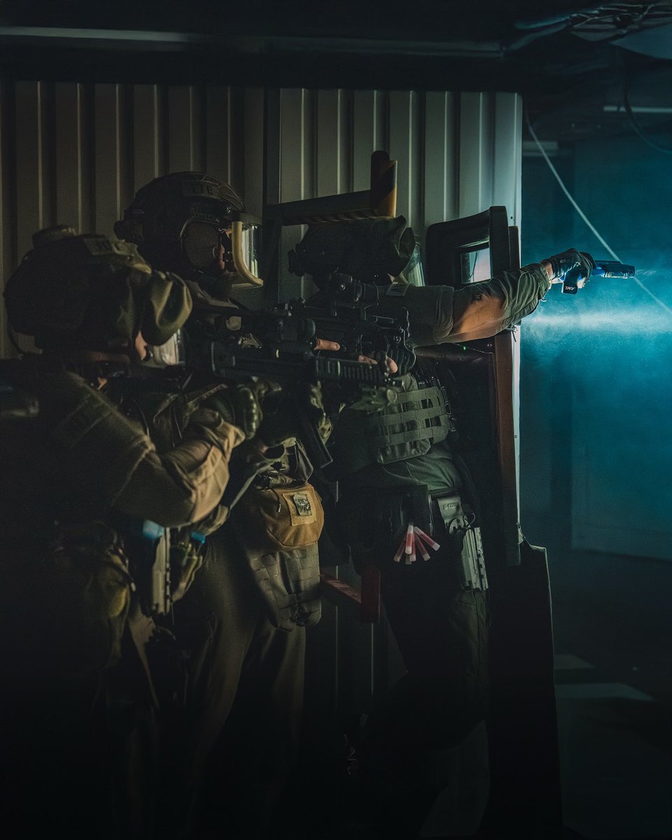 📸 Assaut en milieu clos, par la Force Intervention du #GIGN