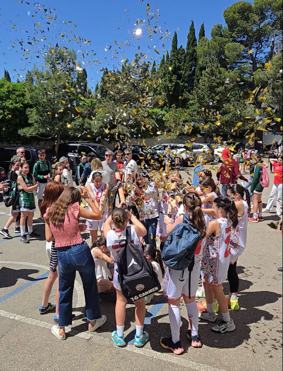 🏆🥇 Nuestro Preinfantil femenino: Mercado Central OSB C se ha proclamó campeón de liga en un emocionante encuentro frente a un gran CB Cuarte de Huerva por 23-26.
Enhorabuena chicas por vuestro esfuerzo y logro en esta gran temporada.
👏👏👏👏

#letsgoldschool #oldschoolfamily
