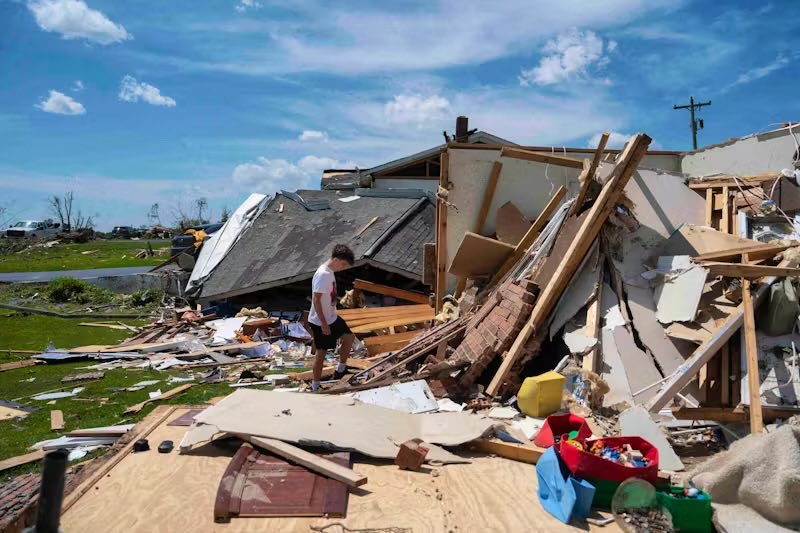 otreblas's tweet photo. Des tornades font plus de vingt-cinq morts aux Etats-Unis
Canicules, incendies, intempéries, tsunamis, séismes, éruptions… Suivez l'actu météo et les catastrophes naturelles à l'international. https://t.co/U4ZDKCg9Is
