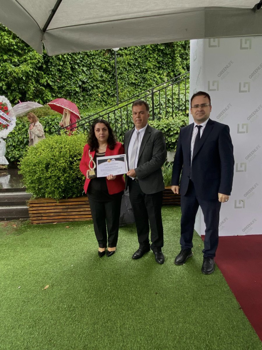 🎓 Mezunumuz Öğr. Gör. Hacer ORUNKAVAK ve hocamız Doç. Dr. Osman Kürşat ACAR, yöneticilik ve liderlik konulu çalışmalarıyla “Altın Kalem” ödülüne layık görüldü!
👏 Tebrik eder, başarılarının devamını dileriz!
#İKY #Liderlik #AltınKalem #YüksekLisans