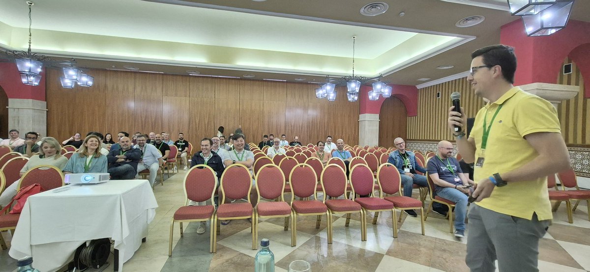 #apisaxviii Arrancando la jornada de proyectos de los socios en la mañana del domingo. Gran aforo.