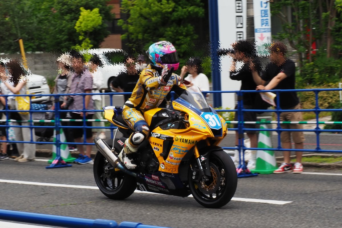 伊達選手のパレードランがあるとのことで
バラ祭りに行ってきました
街中バラのいい香りでした🌹