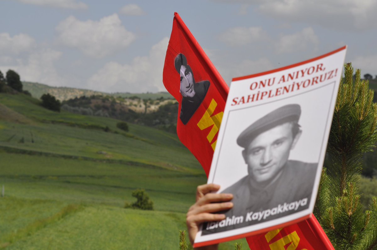 Seni anmak
Karanlıklarda meşale yakmaktır
Seni anmak
Mücadeleyi ilerletmektir
Seni anmak
Köhnemiş düzene baş kaldırmaktır
Şimdi ardıllarında sıra
Senin sesin olunacak
Senin düşünle ilerlenicek
Bu kızıl güzergahta
Zafer
Halk savaşıyla kazanılacak
#ibrahimKaypakkaya