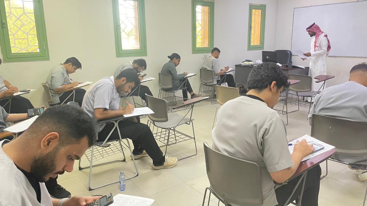 تغطية | 
جانب من سير الاختبارات النهائية النظرية للفصل التدريبي الثاني للعام التدريبي ١٤٤٦ هـ 
تمنياتنا لجميع المتدربين دوام التوفيق و النجاح . 
#التدريب_التقني