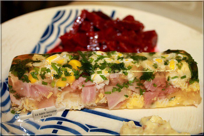 AndreeValence's tweet image. Frais, économique… les aspics au jambon ou aux crevettes..
Recette devenue désuète mais pourtant si agréable.
Les entrées d’une époque presque oubliée. Le repas du dimanche chez mamie..👍😊💖

latabledamelie.blogspot.fr/2016/05/les-as…
#entrée #aspic #gelée #jambon #œuf