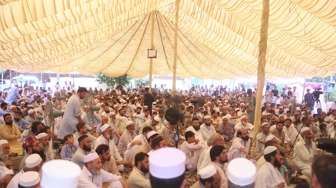 peshawar_ji's tweet photo. جماعت اسلامی پاکستان دو روزہ تربیت گاہ
سیکرٹری جنرل جماعت اسلامی پاکستان امیر العظیم المرکز اسلامی پشاور میں م منعقدہ دو روزہ تربیت گاہ میں موجود شرکاء سے خطاب کر رہے ہیں ۔
شرکاء کو اقامت دین، جماعت اسلامی مشن کو فروغ اور اصل زندگی میں اسلامی اصولوں پر عمل درآمد کی تاکید۔ https://t.co/bvOwSKv1Xn