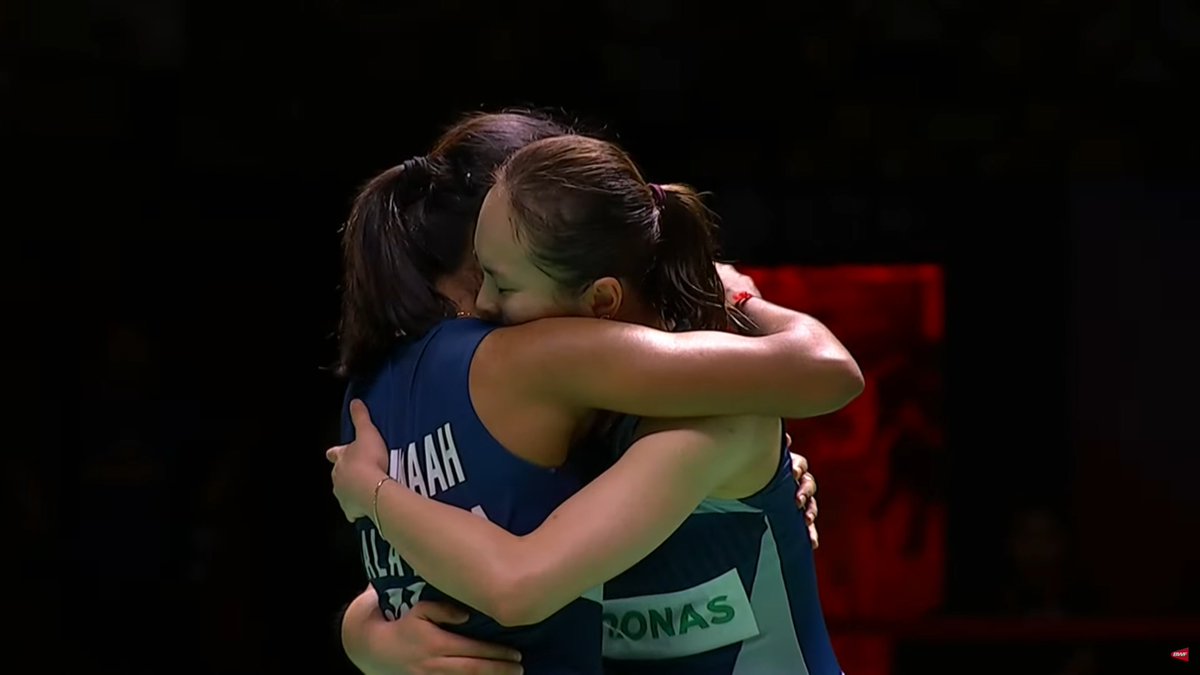 DOUBLE CHAMPIONS FOR ANAK MALAYSIA🇲🇾!

Men’s Doubles
🥇 Aaron Chia / Soh Wooi Yik

Women’s Doubles
🥇 Pearly Tan / Thinaah Muralithatan

Tahniah <a href="/aaronchiatf24/">Aaron Chia Teng Fong</a> <a href="/sohwooiyik/">S wooiyik</a> <a href="/PearlyTannn/">Pearly Tan</a> <a href="/Thinaah98/">CrazyTina</a> !!!

#BadmintonMalaysia #ThailandOpen2025