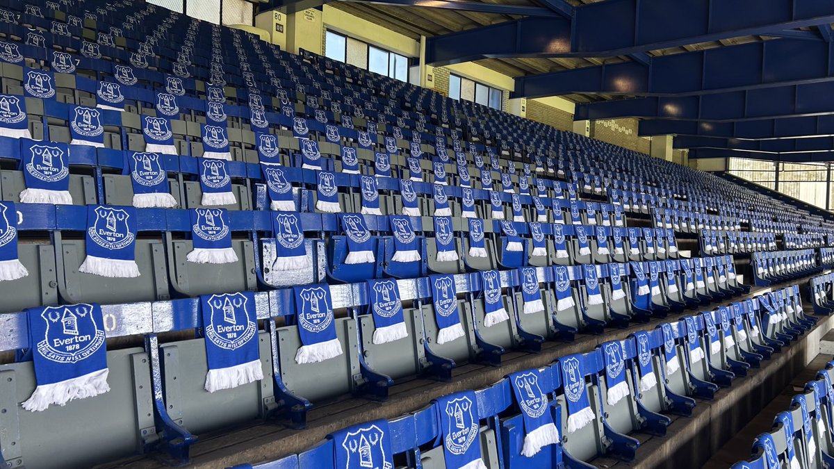 Everyone gets a scarf at Goodison today ⁦<a href="/talkSPORT/">talkSPORT</a>⁩
