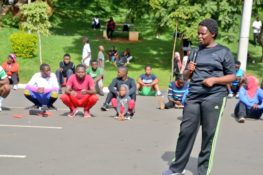 Nyarugenge District (@nyarugenge) on Twitter photo Abitabira Sport Rusange #CarFreeDay banafashwa kumenya uko ubuzima bwabo buhagaze bapimwa indwara zitandura.
Umuyobozi Nshingwabikorwa Wungirije w'Akarere <a href="/UwamahoroGene/">Uwamahoro Genevieve</a> yongeye gukangurira abitabiriye Sport y'uyu munsi kuyigira umuco mu buzima bwa buri munsi Abitabira Sport Rusange #CarFreeDay banafashwa kumenya uko ubuzima bwabo buhagaze bapimwa indwara zitandura.
Umuyobozi Nshingwabikorwa Wungirije w'Akarere <a href="/UwamahoroGene/">Uwamahoro Genevieve</a> yongeye gukangurira abitabiriye Sport y'uyu munsi kuyigira umuco mu buzima bwa buri munsi