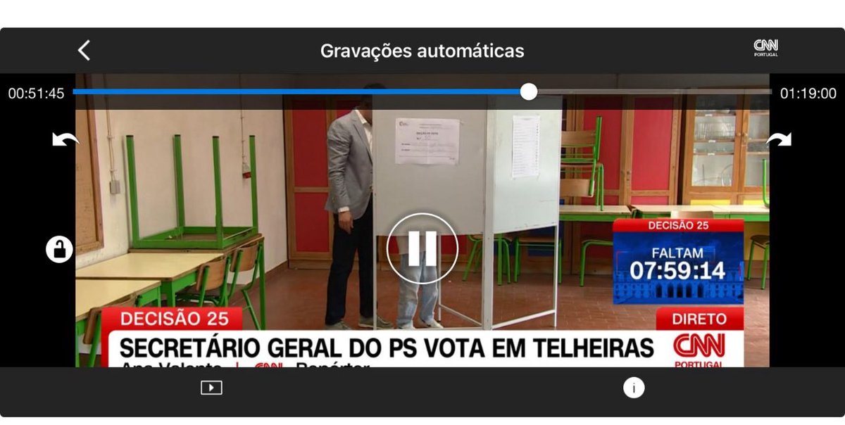 A minha meia irmã levou a avó dela que tem o braço partido e mobilidade frágil na mesma junta onde o votava o PNS, mas não deixaram ninguém ir ajudar a senhora a votar porque “o voto é anulável”. Que como se vê na pic está com o filho dentro do gabinete. Isto merece queixa à CNE.