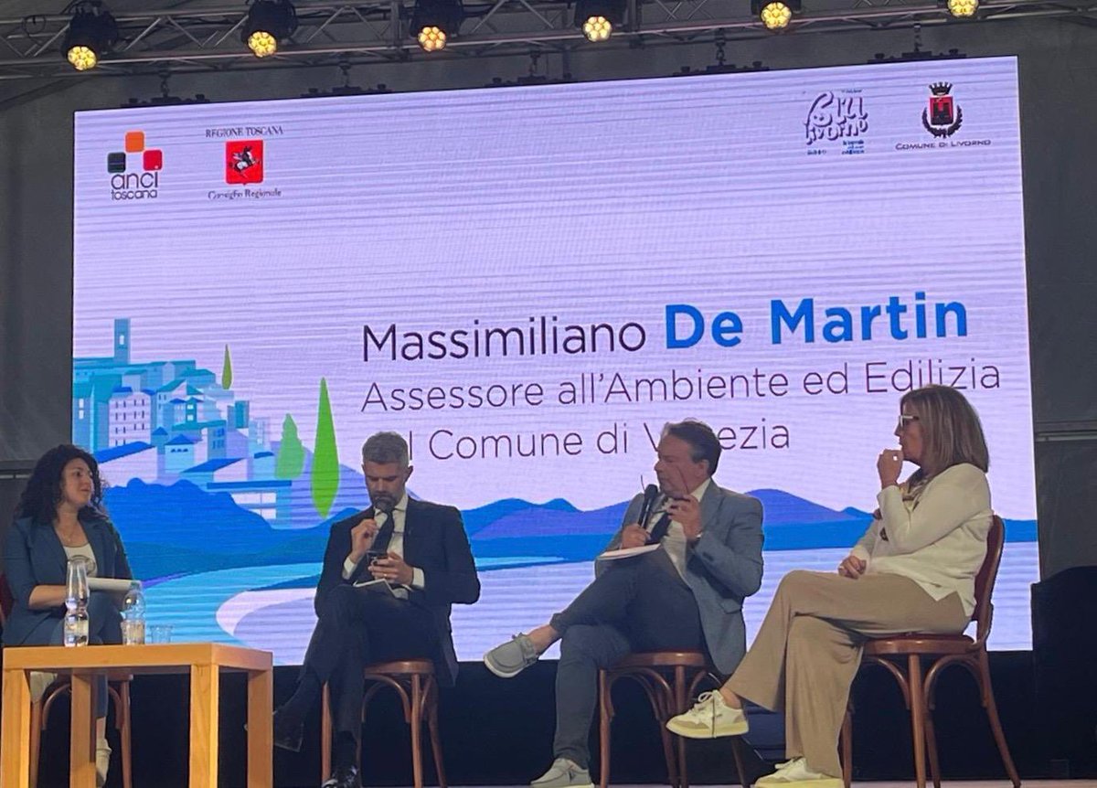 comunevenezia's tweet photo. 🌊 L'assessore all'Ambiente e all'Urbanistica, Massimiliano De Martin, ha partecipato al convegno dal titolo: "Le Città del Mediterraneo: laboratori di anticipazione", organizzato a Livorno nell'ambito della Biennale del Mare e dell'Acqua.

🔹 Al centro del dibattito le transizioni epocali in ambito ambientale, sociale e tecnologico.

🎙️ "E' un orgoglio essere qui in rappresentanza di Venezia - ha esordito l'assessore De Martin - e poter sottolineare l'importanza dell'elemento acqua per la nostra città. Come Amministrazione abbiamo puntato sull'innovazione, da una parte, ricordandoci sempre del forte legame che esiste tra l'acqua e il nostro territorio, ma in particolare per la necessità di prevenire conseguenze distruttive legate agli effetti climatici. Il porto va inteso come un'importante infrastruttura per il trasporto marittimo, diventando anche luogo di incontro e di aggregazione sociale, offrendo opportunità di sviluppo culturale, economico e turistico per la comunità locale".

🔗 https://t.co/jjVwLJOOzL